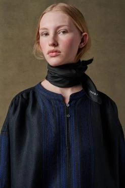 Sœur ROBE PROMESSE -soeur Soldes 009 RAW PROMESSE SQUARE BERGHAM SAUL 0006 d9957681 403e 40a1 afad 6ac494bf5d29