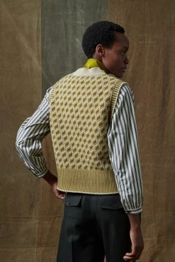 Sœur PULL SITCOM 8 Sœur PULL SITCOM -soeur Soldes 014 RAW SALENTO SITCOM NEROLI SQUARE SLEEPY 0023