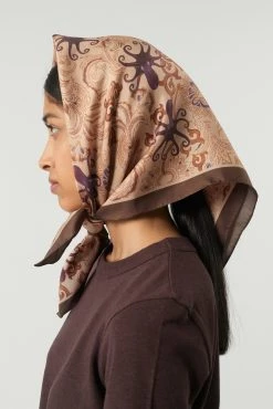 Sœur FOULARD CAPUCINE 11 Sœur FOULARD CAPUCINE -soeur Soldes CYRIL SALVADOR RALPH PRISCILLE CAPUCINE 1041 d7899dc2 3a51 4943 948c c5d39d6cf5ff