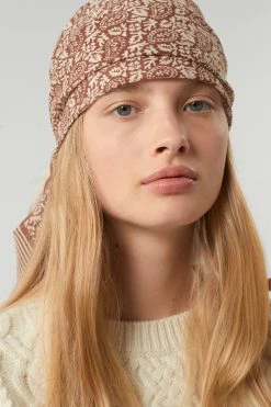 Sœur FOULARD SKY 8 Sœur FOULARD SKY -soeur Soldes ROBERT SALVADOR PRISCILLE RALPH SKY 1053